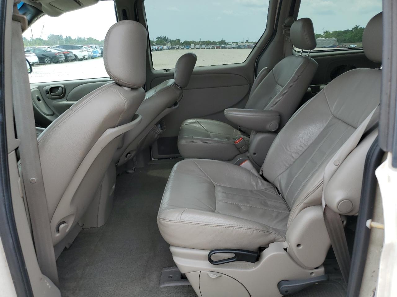 2002 Chrysler Town & Country Lxi VIN: 2C4GP54L42R628163 Lot: 58827765