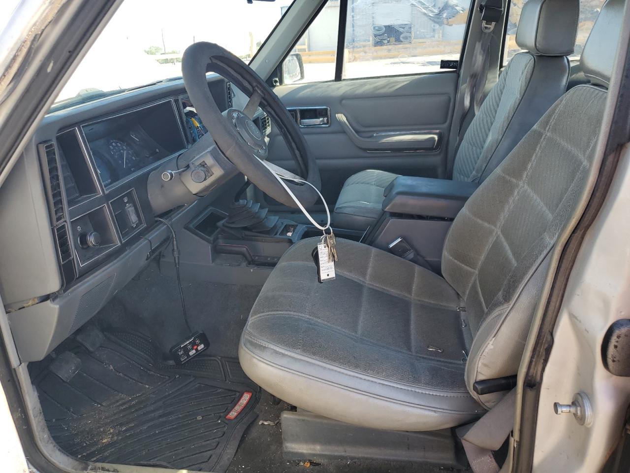 1989 Jeep Cherokee Pioneer VIN: 1J4FJ38L4KL521547 Lot: 62638275