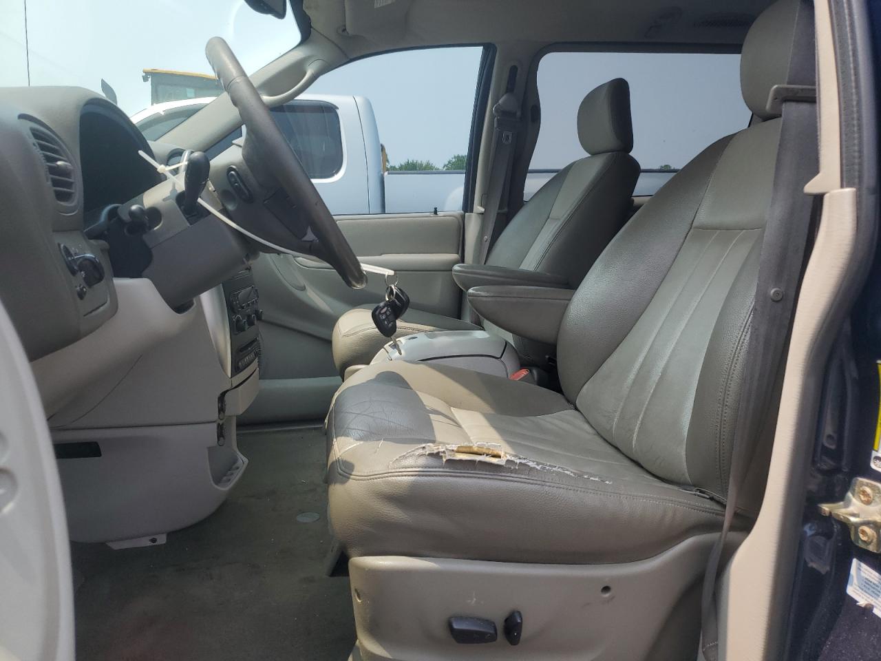 2005 Chrysler Town & Country Touring VIN: 2C4GP54L35R376281 Lot: 60508405