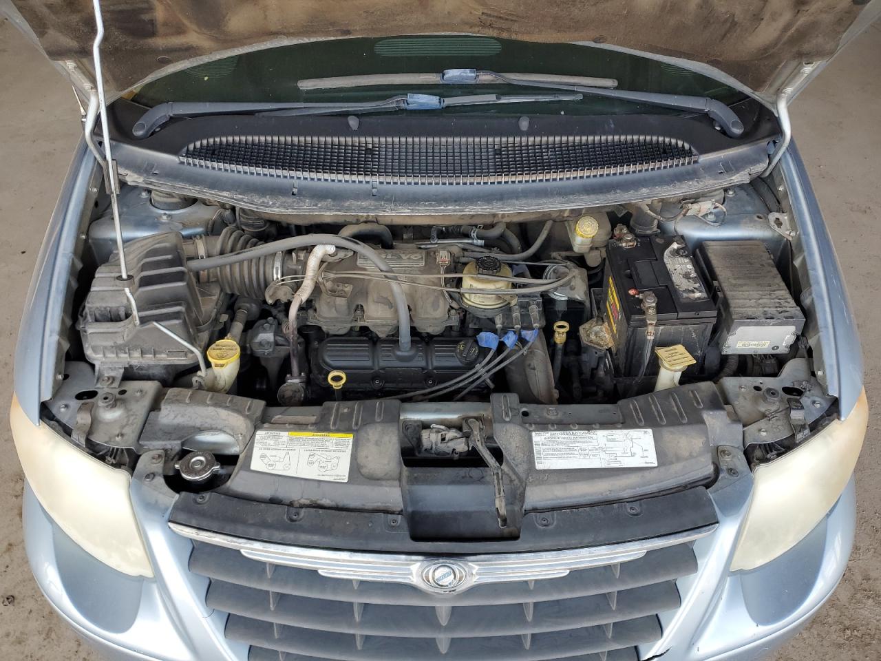 2005 Chrysler Town & Country Lx VIN: 2C4GP44R95R566682 Lot: 58984305