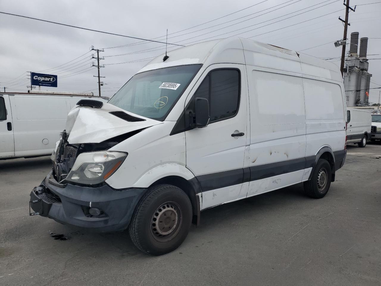 Wilmington, CA에서 판매 중인 2015 Mercedes-Benz Sprinter 2500 - Front End