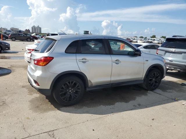  MITSUBISHI OUTLANDER 2018 Srebrny
