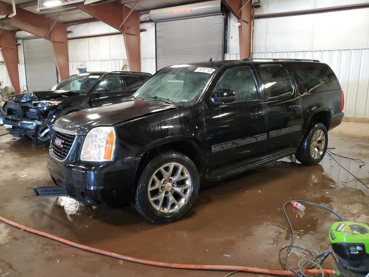 2011 Gmc Yukon Xl K1500 Sle zu verkaufen in Lansing, MI - Front End