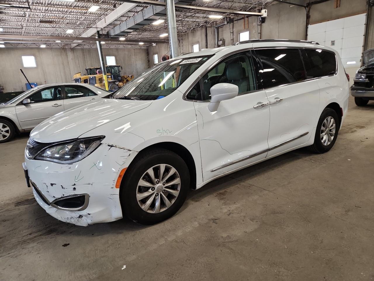 2018 Chrysler Pacifica Touring L for Sale in Blaine, MN - Front End