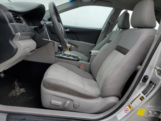 Sedans TOYOTA CAMRY 2014 Srebrny