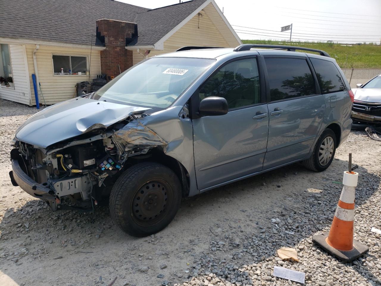 2010 Toyota Sienna Ce იყიდება Northfield-ში, OH - Front End