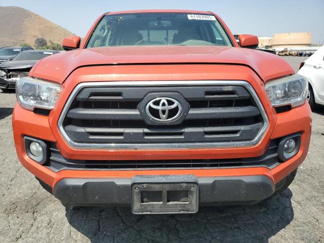 Pickups TOYOTA TACOMA 2017 Pomarańczowy