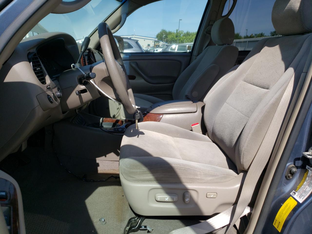 2005 Toyota Sequoia Sr5 VIN: 5TDZT34A85S250948 Lot: 61967675