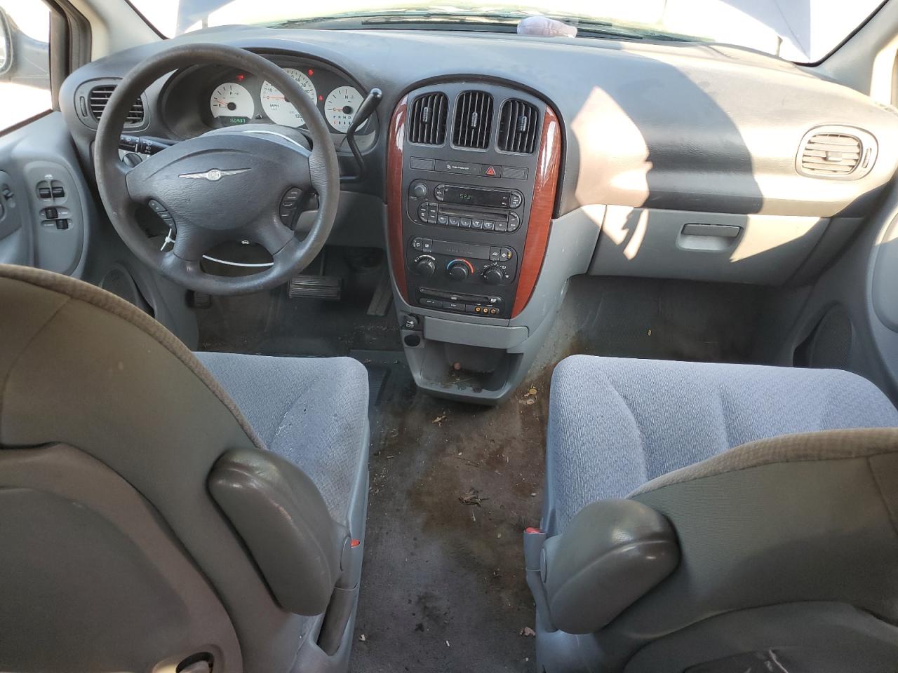 2005 Chrysler Town & Country VIN: 1C4GP45R75B440186 Lot: 62704355