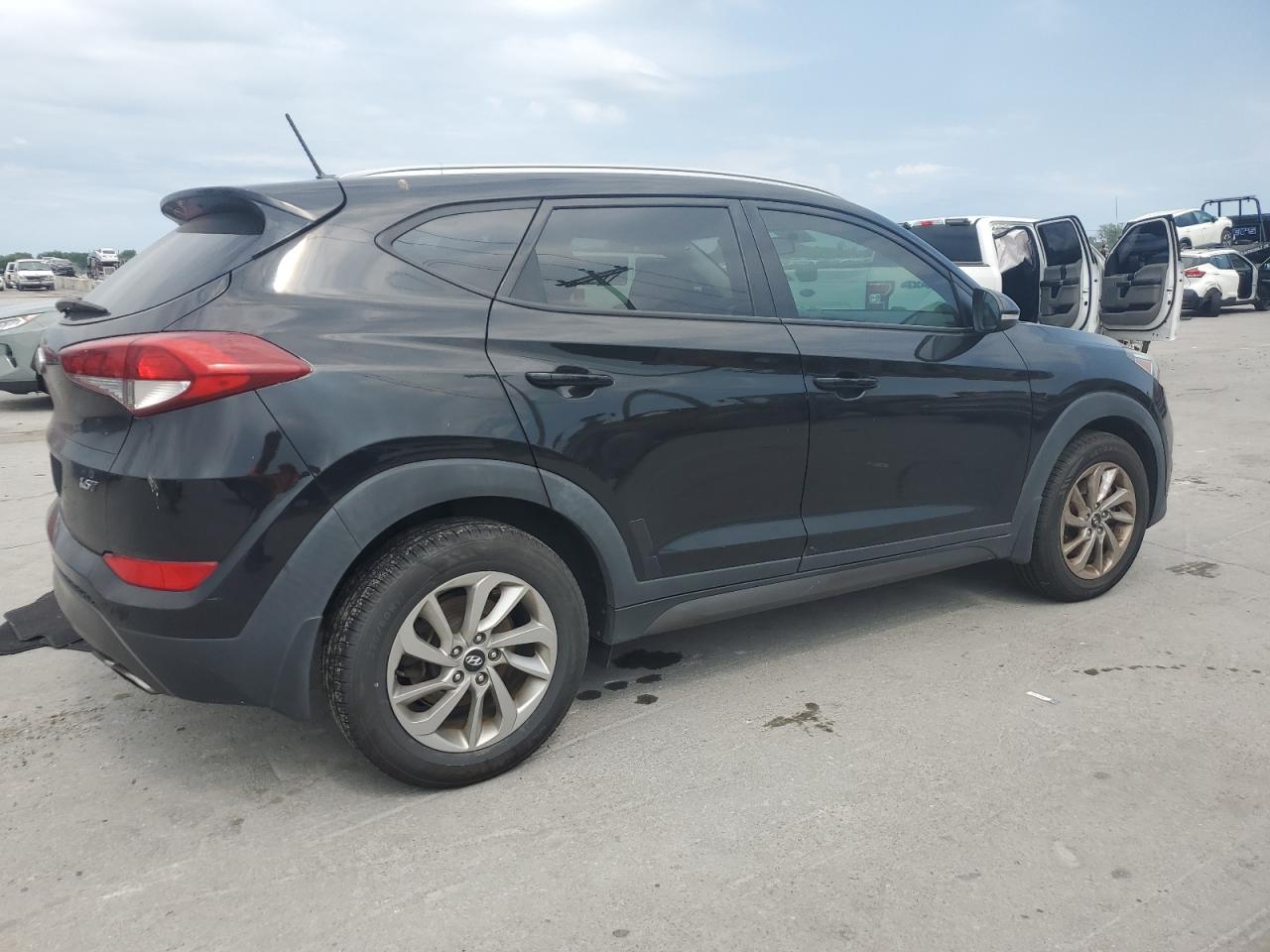 HYUNDAI TUCSON 2016 VIN KM8J33A26GU050803 фото 3