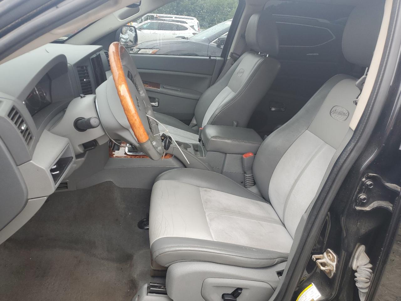 2007 Jeep Grand Cherokee Overland VIN: 1J8HR68227C651830 Lot: 62403725