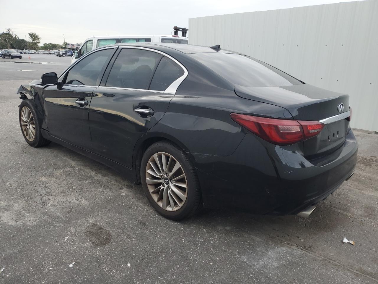 2018 Infiniti Q50 Luxe VIN: JN1EV7AP1JM364582 Lot: 61989285