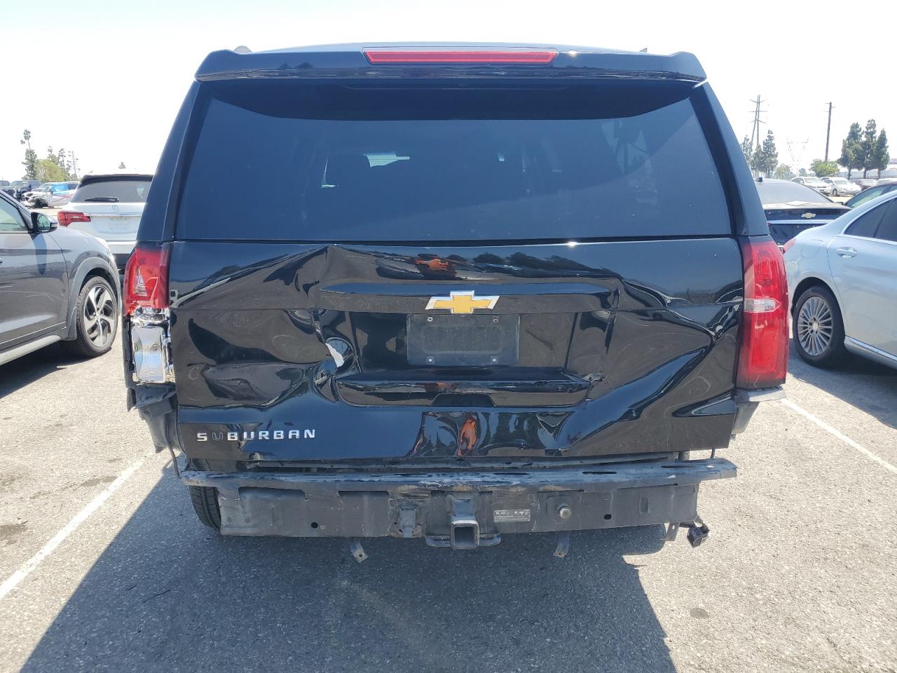 2018 Chevrolet Suburban C1500 Lt VIN: 1GNSCHKC2JR268767 Lot: 62789185