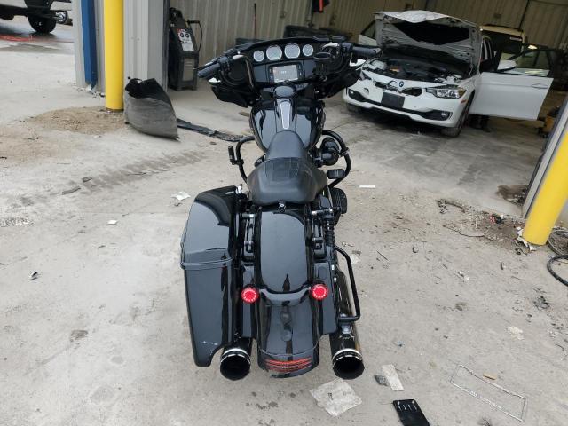  HARLEY-DAVIDSON FL 2018 Черный