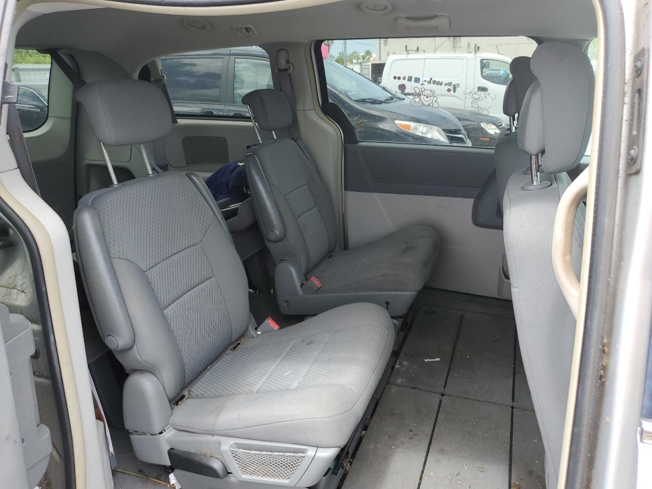 2010 Chrysler Town & Country Lx VIN: 2A4RR2D12AR374610 Lot: 59802655