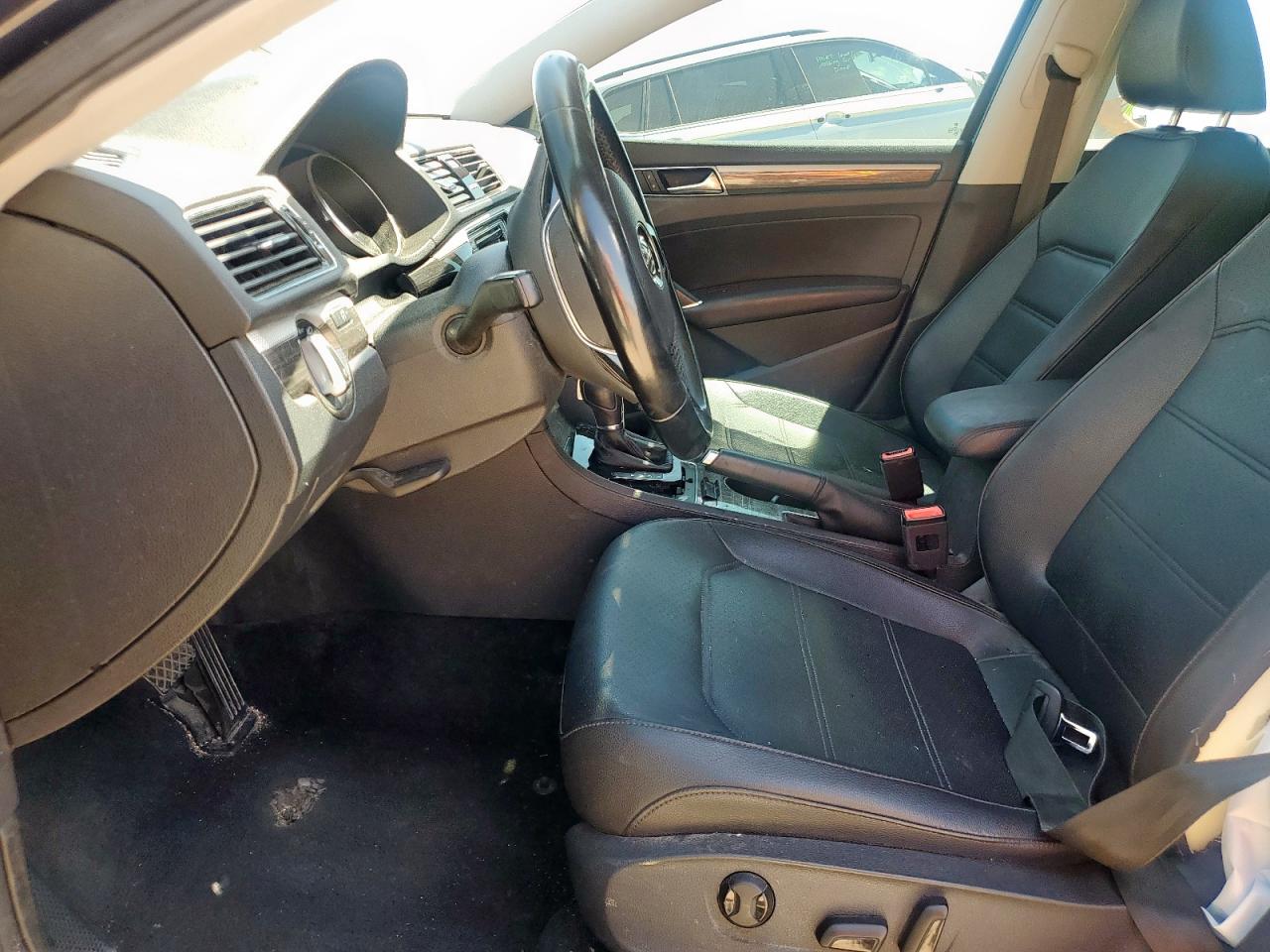 2018 Volkswagen Passat Se VIN: 1VWBA7A30JC007180 Lot: 60615275