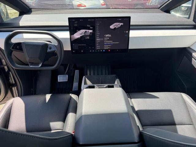  TESLA CYBERTRUCK 2024 Srebrny