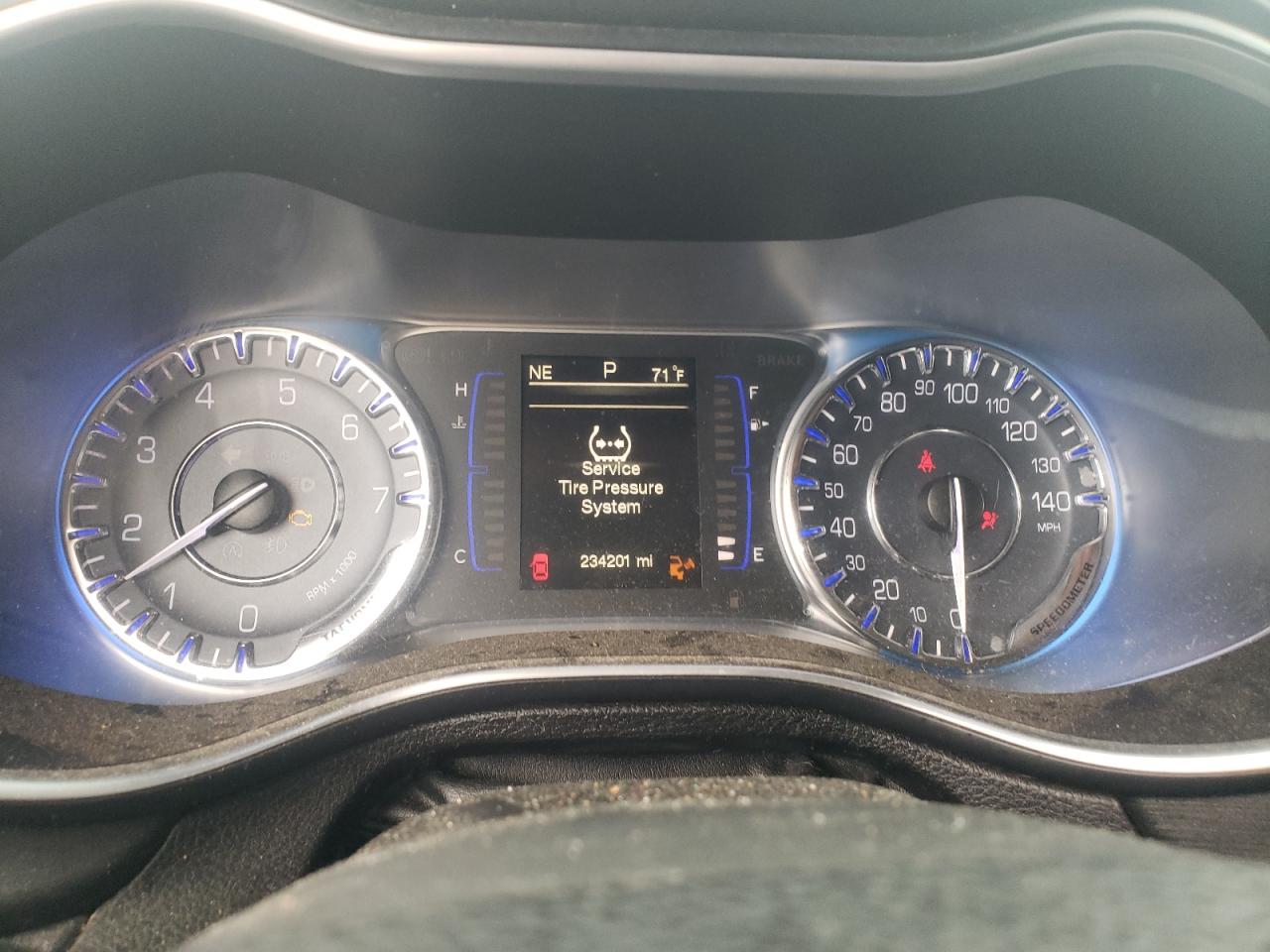 2015 Chrysler 200 Limited VIN: 1C3CCCAB3FN590202 Lot: 61070005