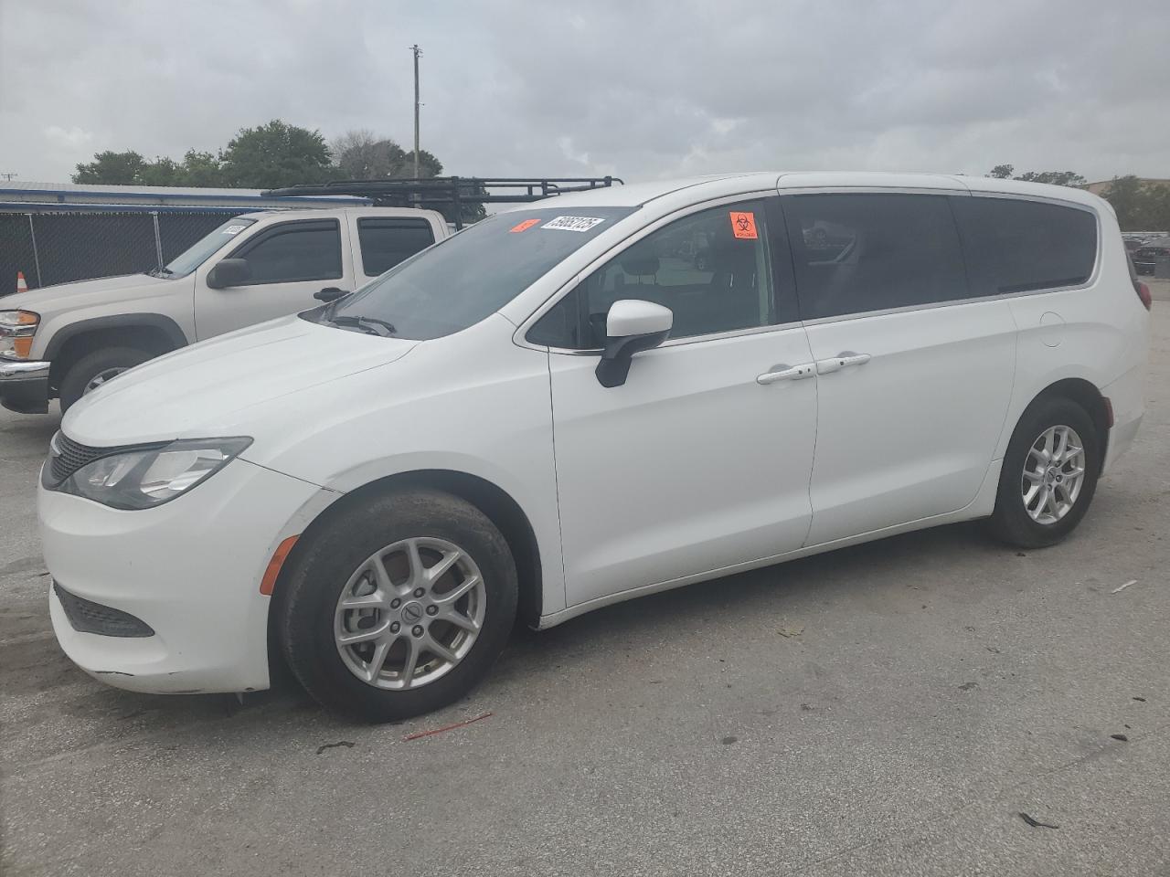 2022 Chrysler Voyager Lx for Sale in Orlando, FL - Side