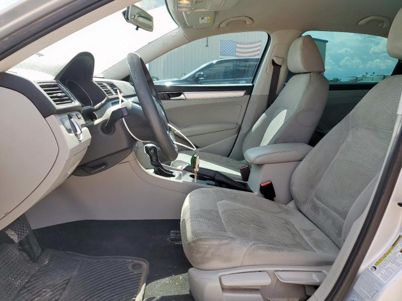  VOLKSWAGEN PASSAT 2017 Серебристый