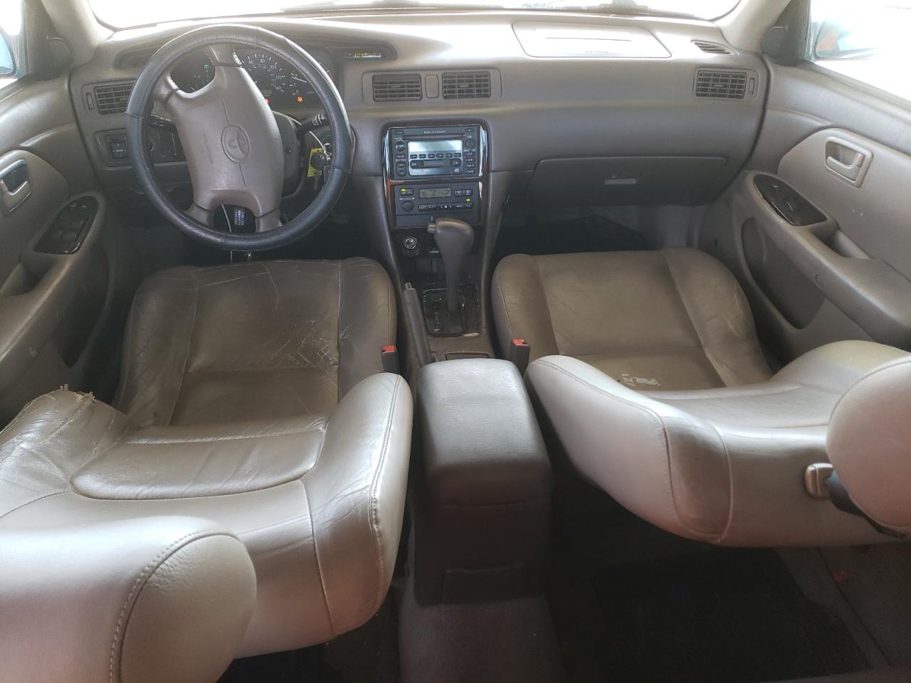2000 Toyota Camry Le VIN: 4T1BF28K2YU946156 Lot: 61776065