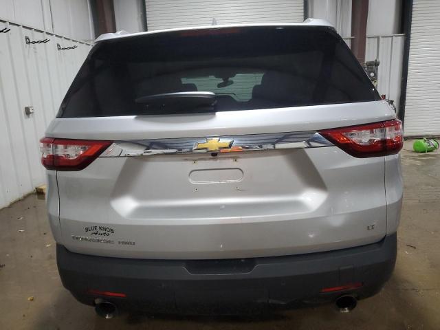  CHEVROLET TRAVERSE 2018 Srebrny
