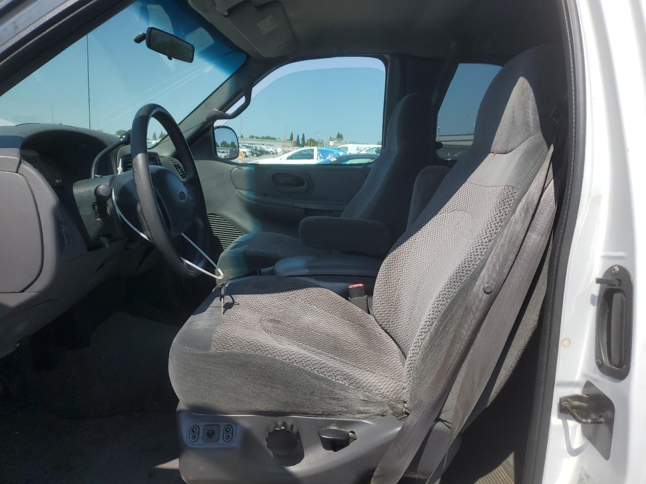 1999 Ford F150 VIN: 1FTRX17W4XKA52393 Lot: 59917955