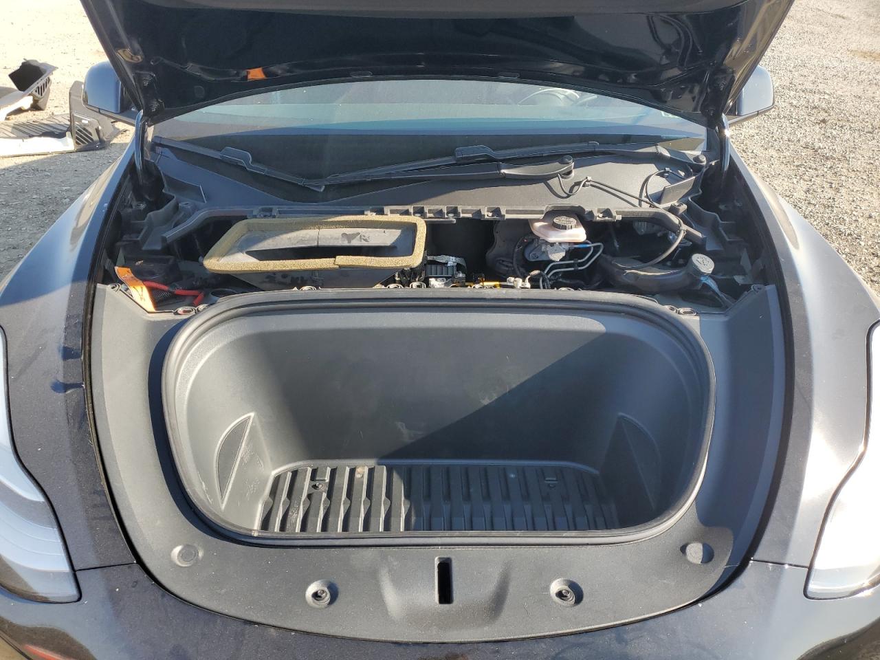2020 Tesla Model Y VIN: 5YJYGDEF4LF038470 Lot: 61254555