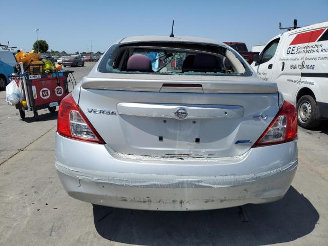 NISSAN VERSA 2014 Srebrny