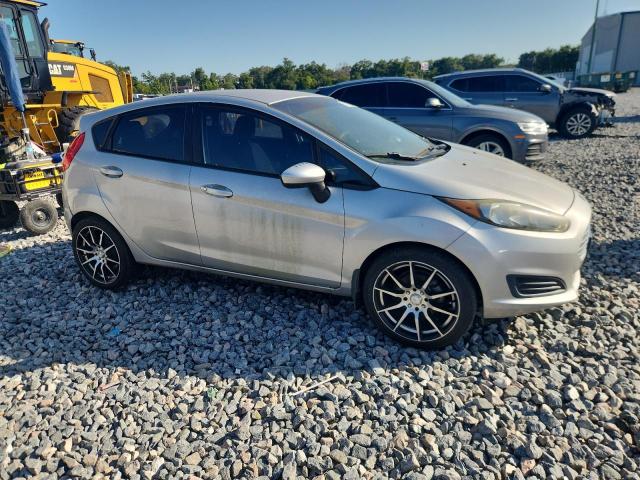 Hatchbacks FORD FIESTA 2015 Srebrny