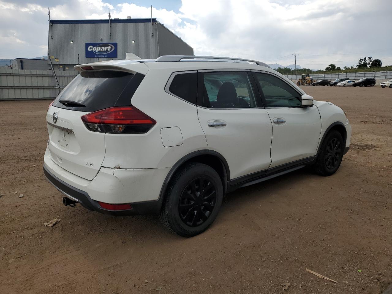 KNMAT2MV1HP530347 NISSAN ROGUE 2017