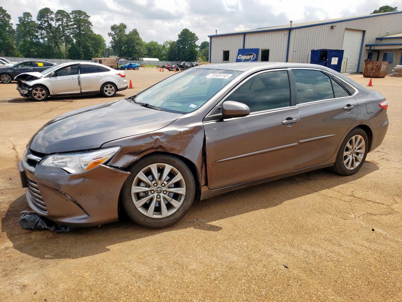 2017 Toyota Camry Le for Sale in Longview, TX - Front End