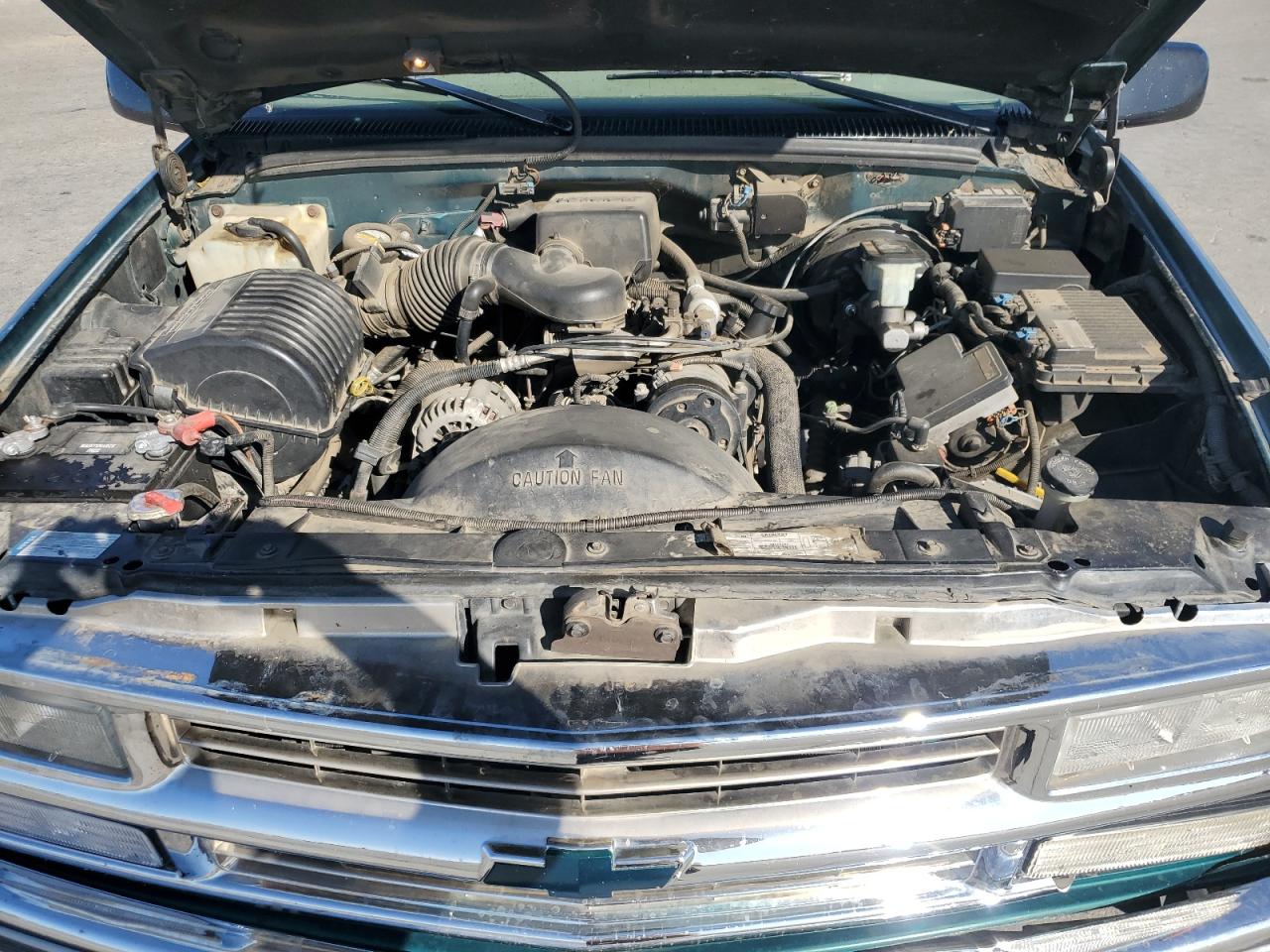 1998 Chevrolet Tahoe K1500 VIN: 1GNEK13R0WJ313706 Lot: 61010445