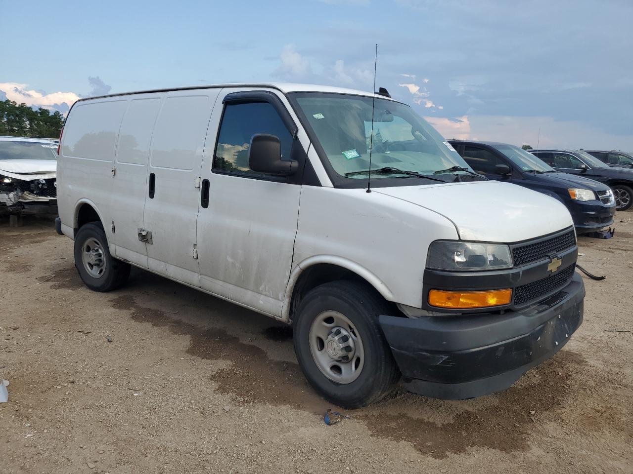 CHEVROLET EXPRESS 2018 VIN 1GCWGAFP3J1344739 zdjęcie 4