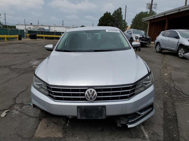  VOLKSWAGEN PASSAT 2017 Srebrny