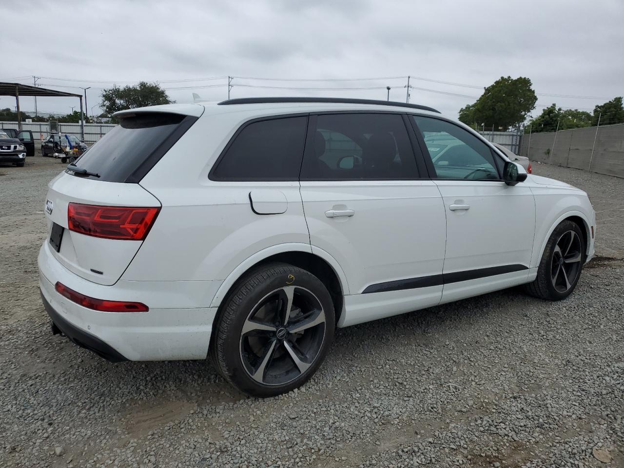 AUDI Q7 2019 VIN WA1LAAF70KD047717 фото 3