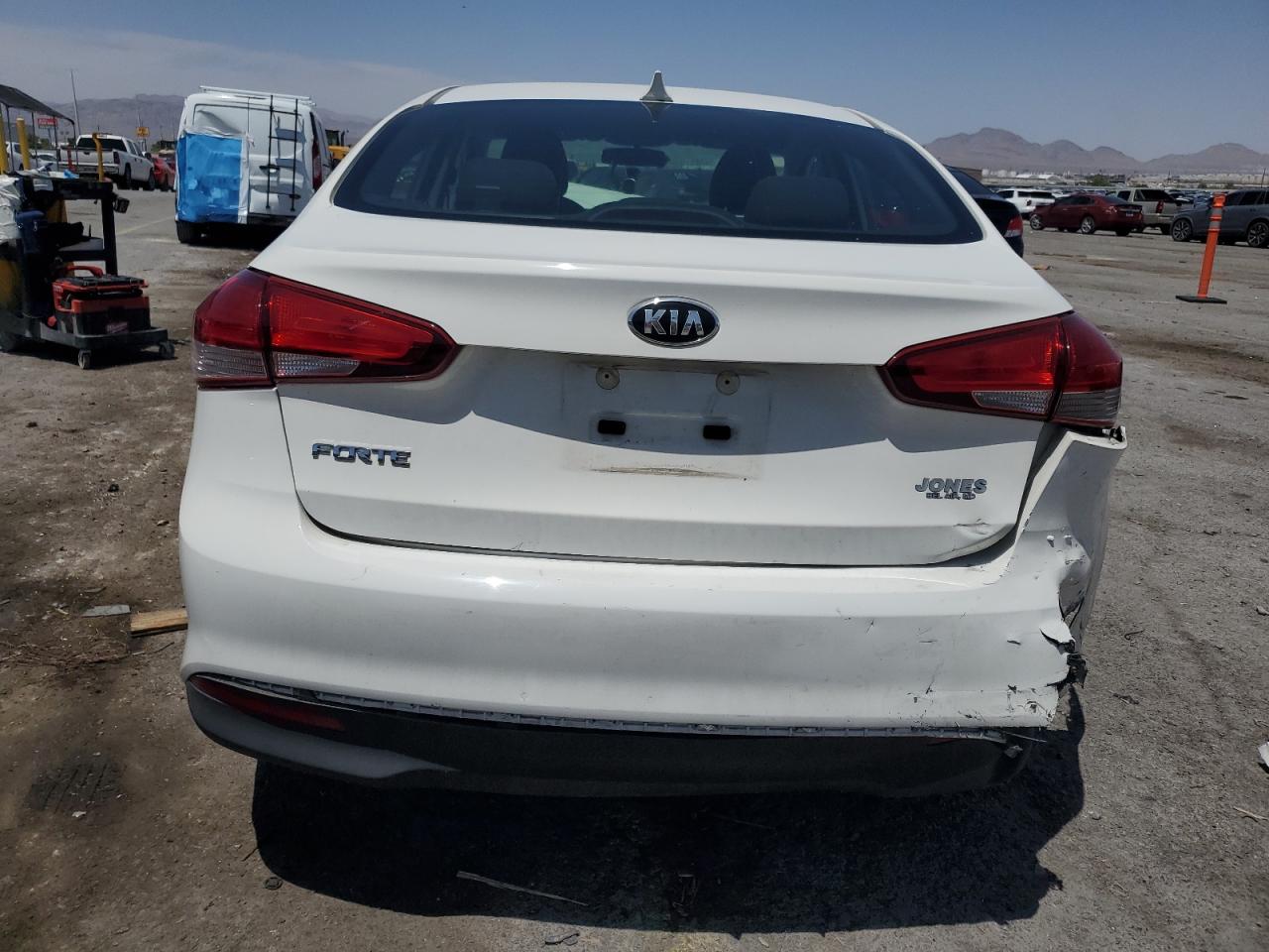2018 Kia Forte Lx VIN: 3KPFK4A73JE170224 Lot: 61084995