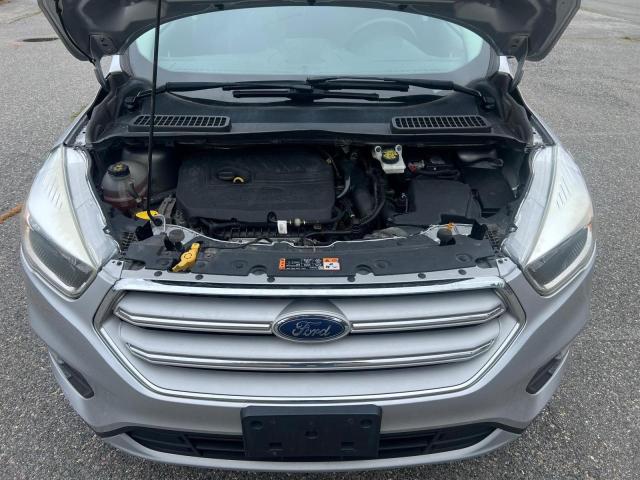  FORD ESCAPE 2018 Srebrny