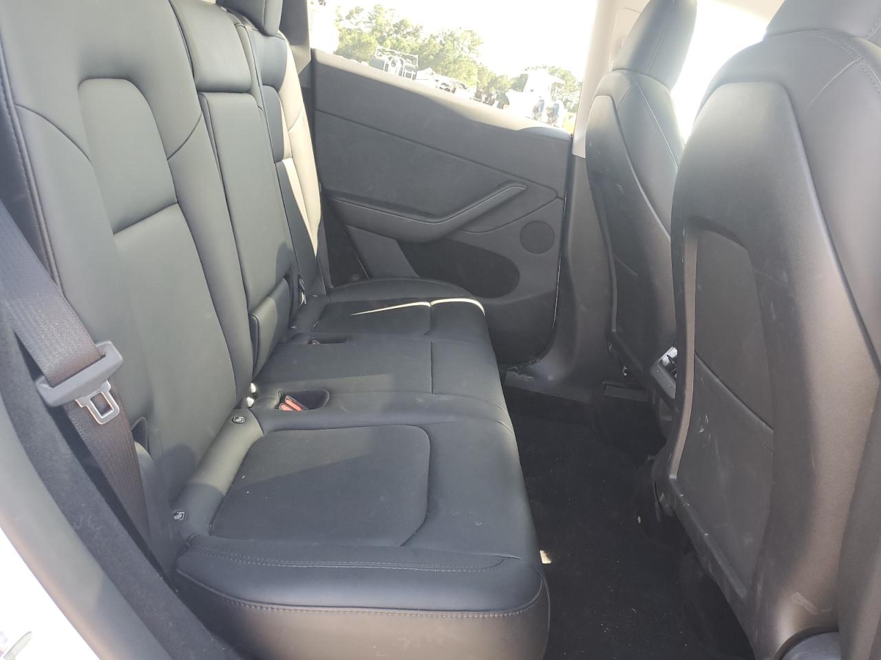 2024 Tesla Model Y VIN: 7SAYGDEE5RA292642 Lot: 61640705