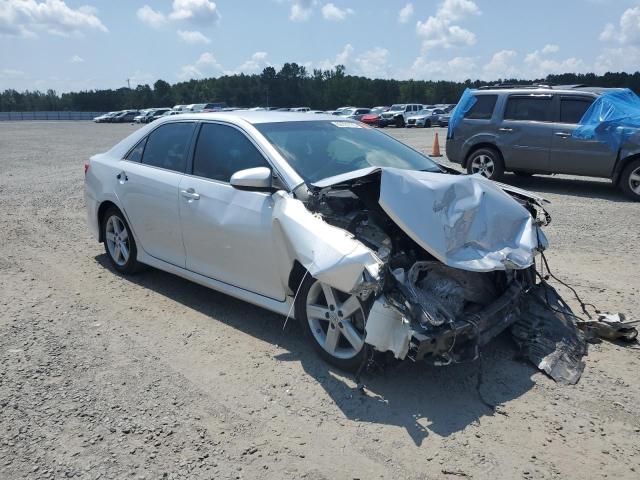 Sedans TOYOTA CAMRY 2012 Srebrny