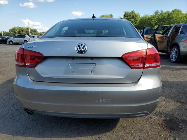 Sedans VOLKSWAGEN PASSAT 2013 Srebrny