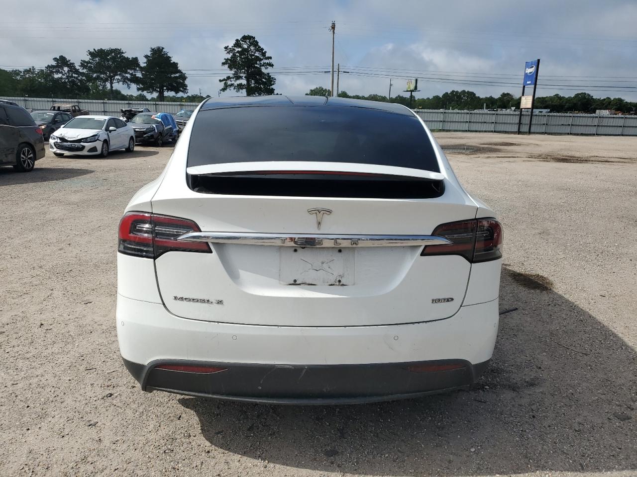 2017 Tesla Model X VIN: 5YJXCAE2XHF055042 Lot: 60286955