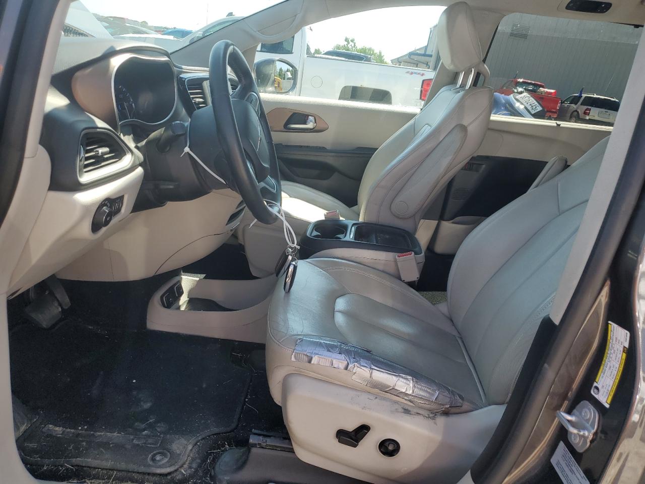 2017 Chrysler Pacifica Touring L VIN: 2C4RC1BG6HR670698 Lot: 62550185