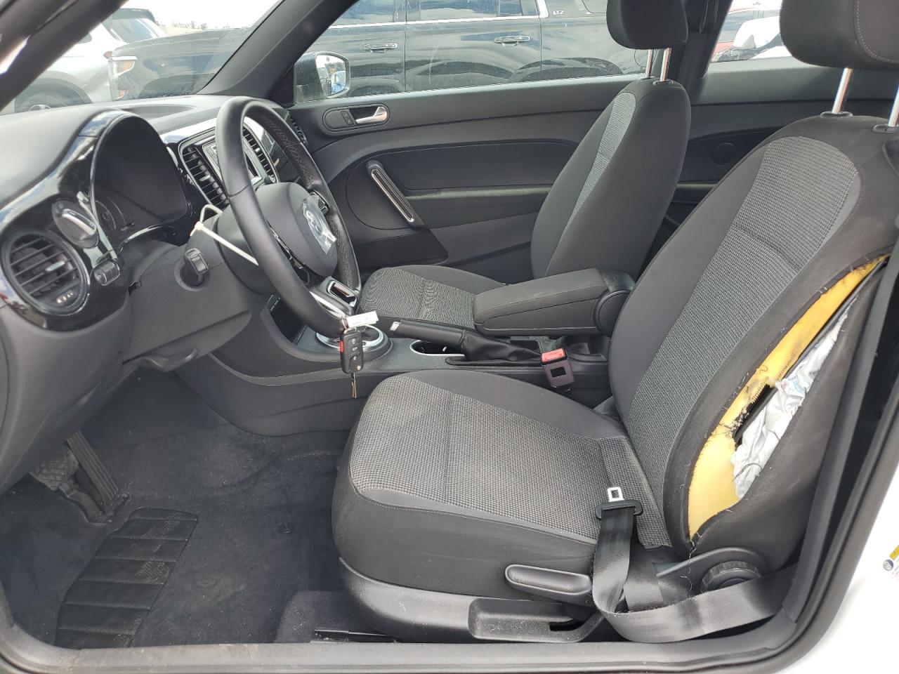 2018 Volkswagen Beetle S VIN: 3VWFD7AT0JM725061 Lot: 61505875
