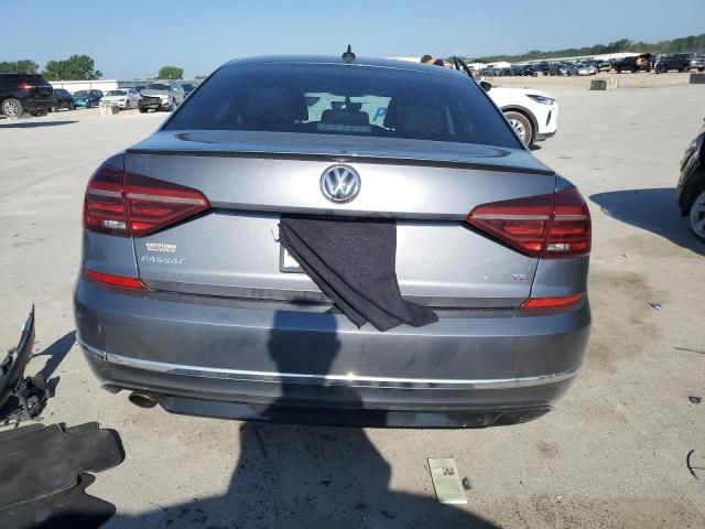  VOLKSWAGEN PASSAT 2018 Srebrny