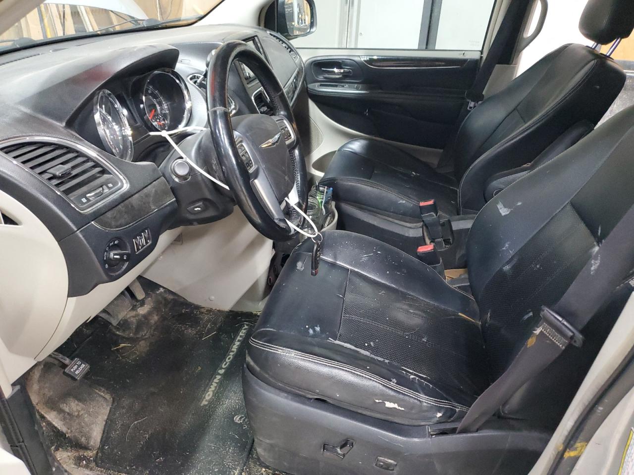 2011 Chrysler Town & Country Touring L VIN: 2A4RR8DG6BR746104 Lot: 60655955