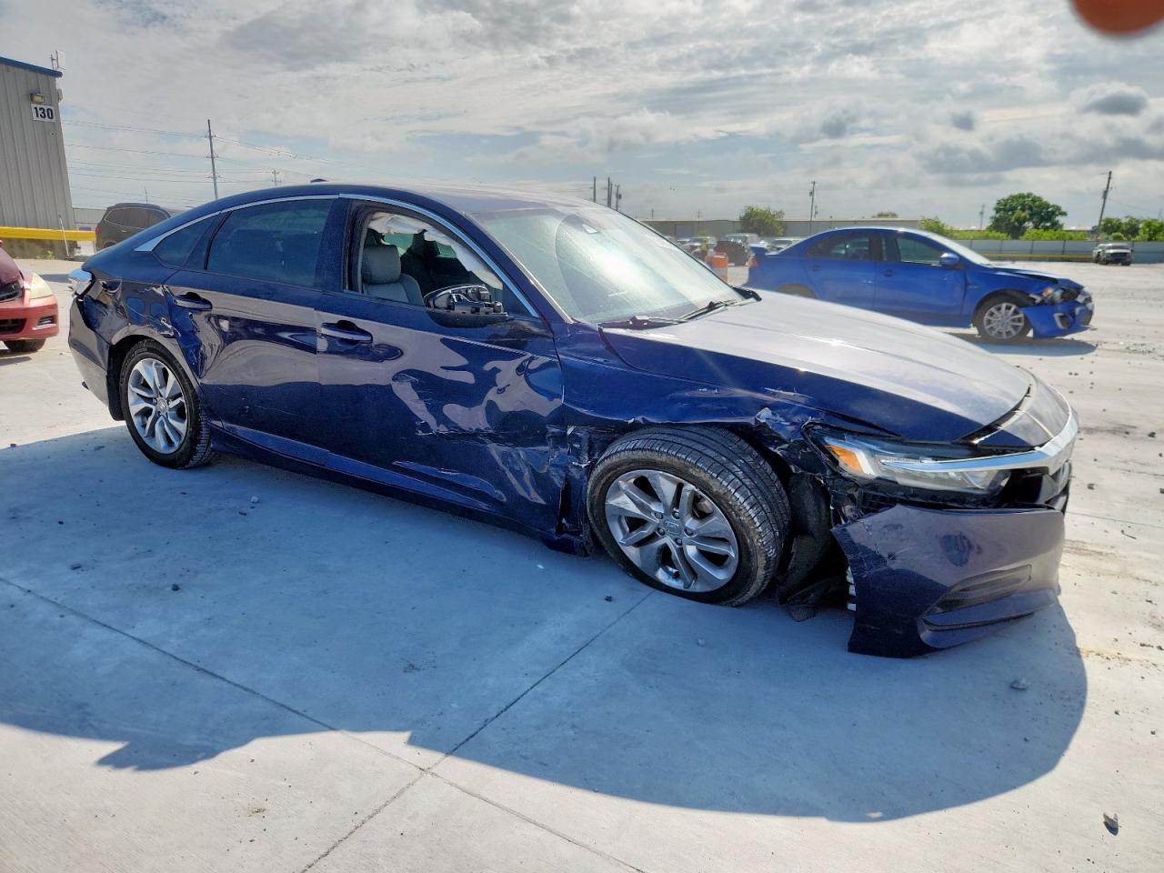 HONDA ACCORD 2018 VIN 1HGCV1F13JA147141 фото 4