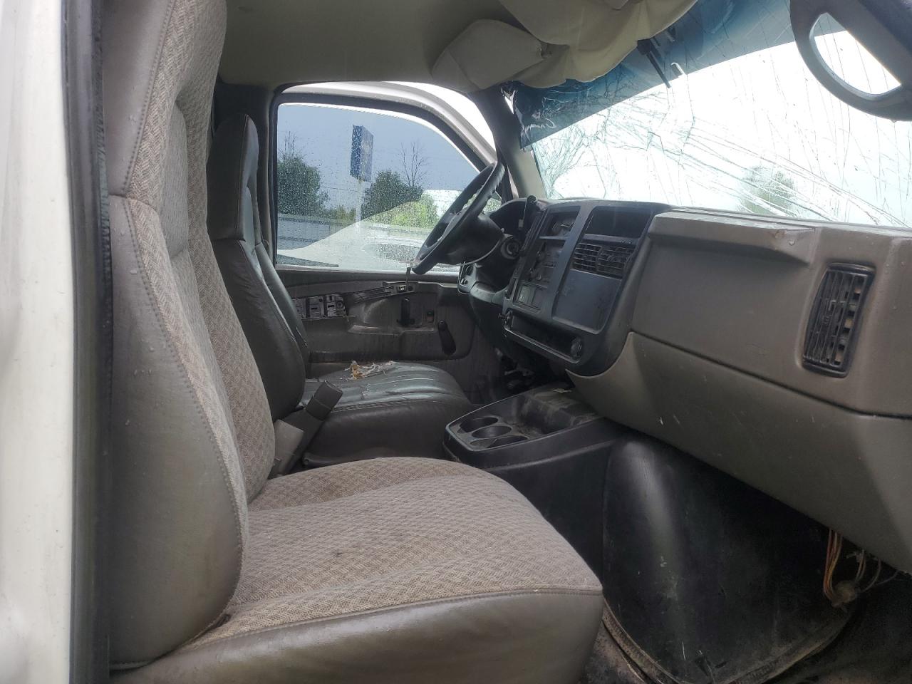 2005 GMC Savana Cutaway G3500 VIN: 1GDJG31V151905856 Lot: 62570065