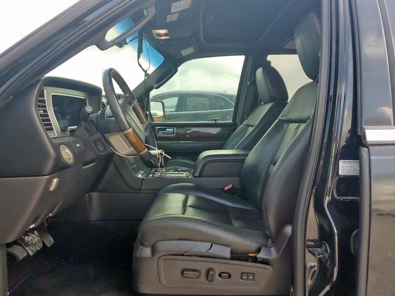 2010 Lincoln Navigator VIN: 5LMJJ2H58AEJ00180 Lot: 61870635