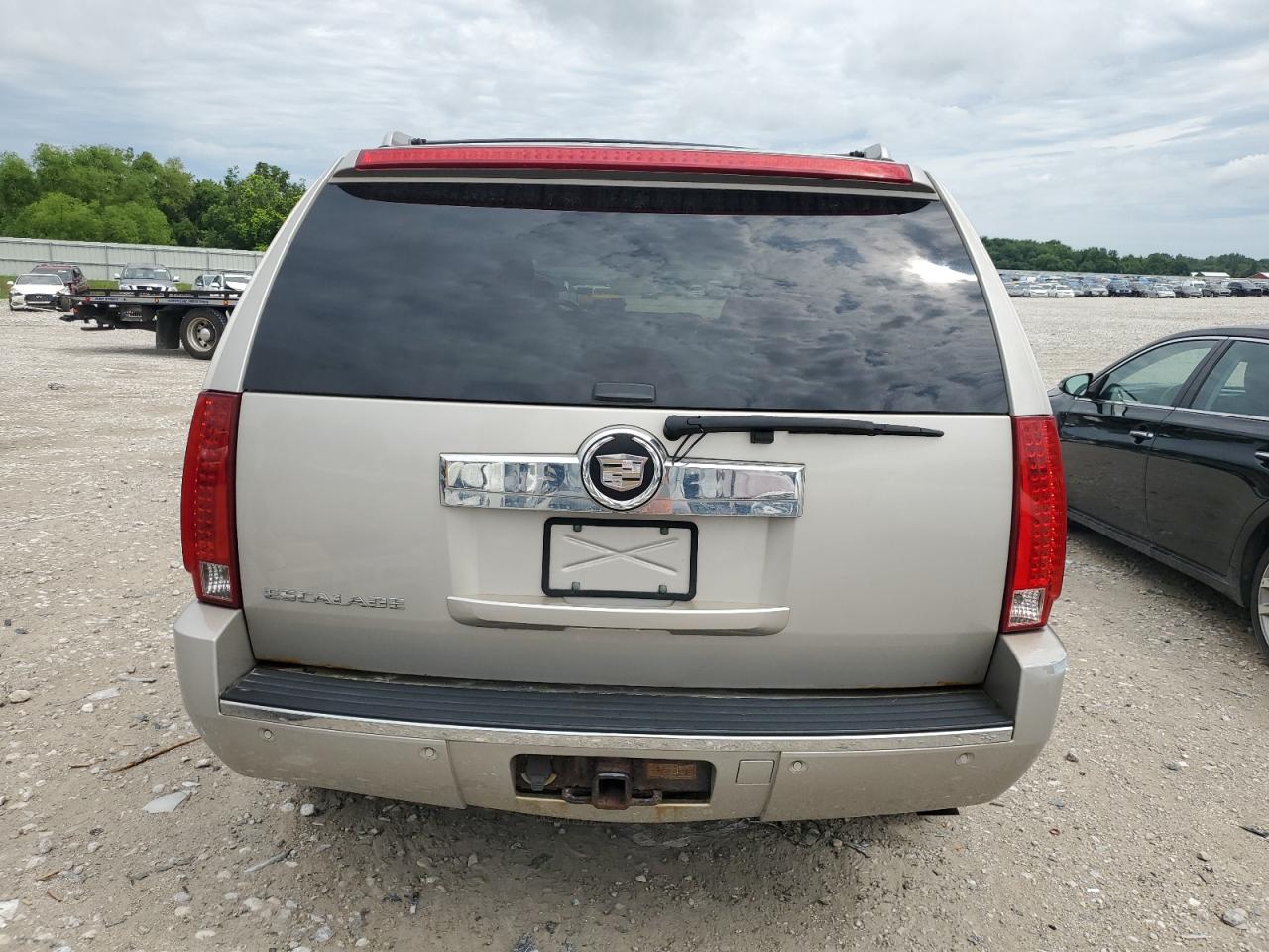 2007 Cadillac Escalade Luxury VIN: 1GYFK63887R216168 Lot: 61551335